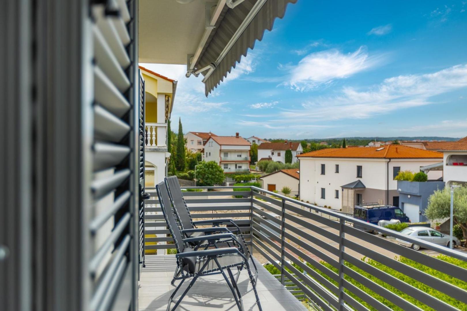 Apartments Pivas Malinska Exterior foto